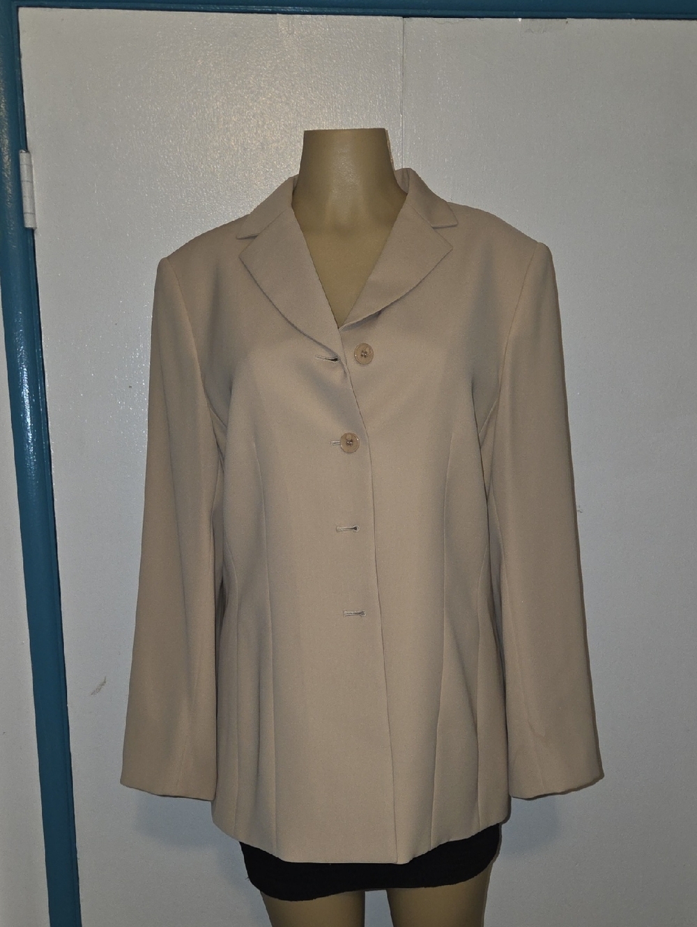 Kasper Cream Tailored Single-Breasted Blazer